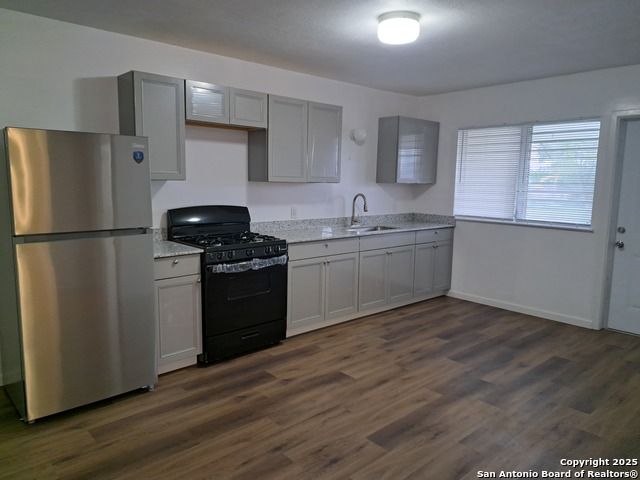 Image 3 of 7 For 4934 Alma Dr  2