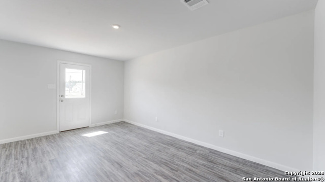 Image 8 of 21 For 303 Mariposa Circle