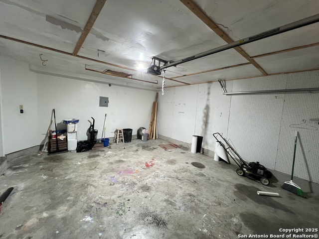 Image 16 of 51 For 7303 Roveen  