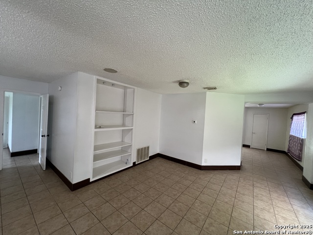 Image 20 of 51 For 7303 Roveen  