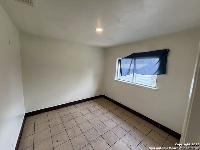 Image 31 of 51 For 7303 Roveen  