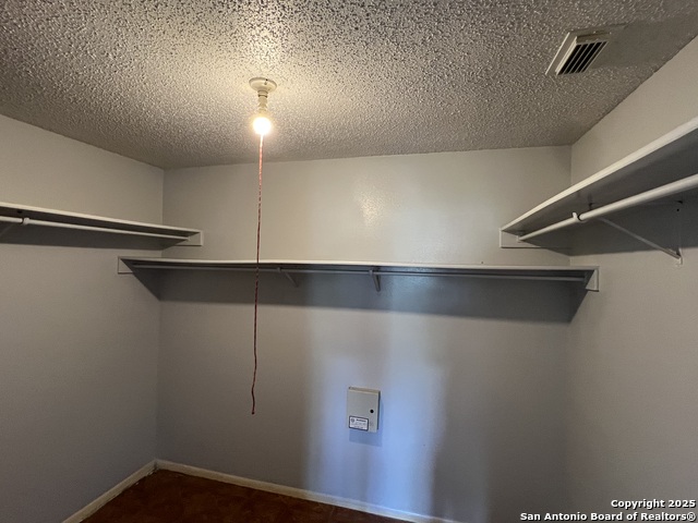 Image 9 of 51 For 7303 Roveen  