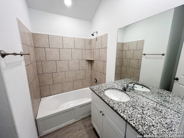 Listing photo id 3 for 9919 Pears Mill