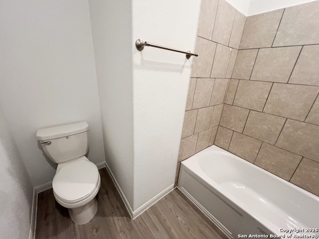 Listing photo id 5 for 9919 Pears Mill