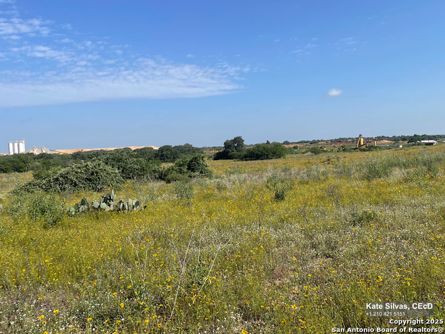 Listing photo id 4 for 22630 Campbellton