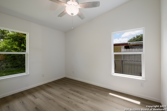 Image 21 of 32 For 523 Gilbert Ln