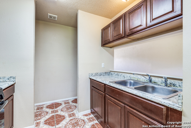 Image 11 of 42 For 5701 Alnwick St.