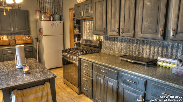 Image 11 of 57 For 704 Alex Auld