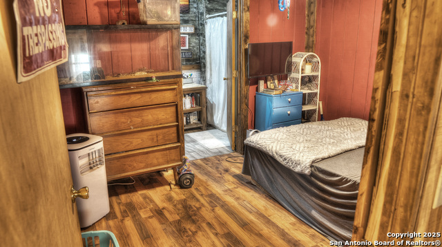 Image 16 of 57 For 704 Alex Auld