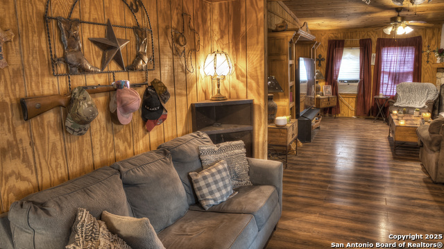 Image 19 of 57 For 704 Alex Auld