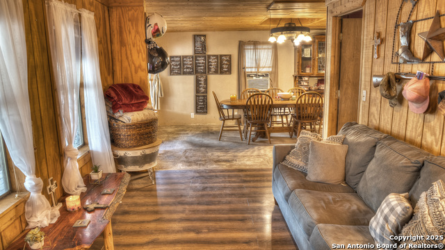 Image 22 of 57 For 704 Alex Auld