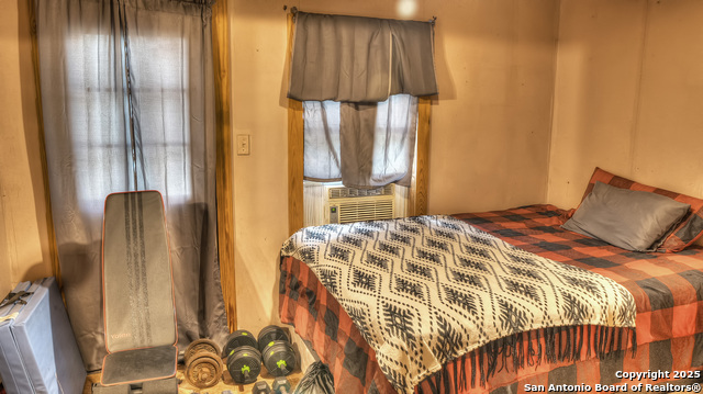 Image 26 of 57 For 704 Alex Auld