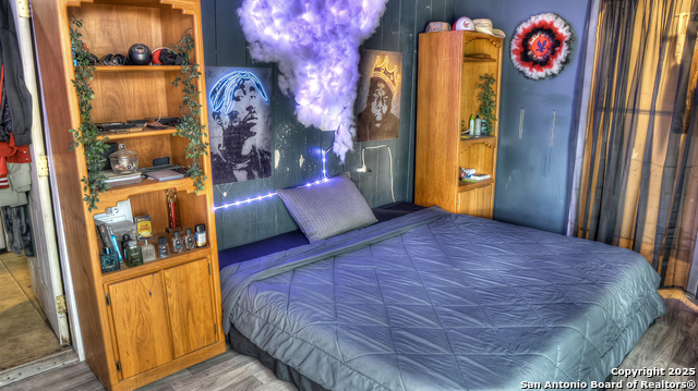 Image 29 of 57 For 704 Alex Auld