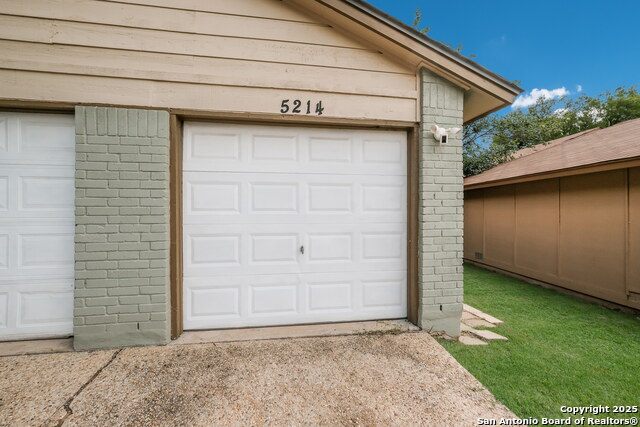 Image 4 of 16 For 5214 Meadow Rise