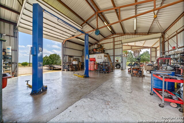 Listing photo id 0 for 1422 Fm 2790