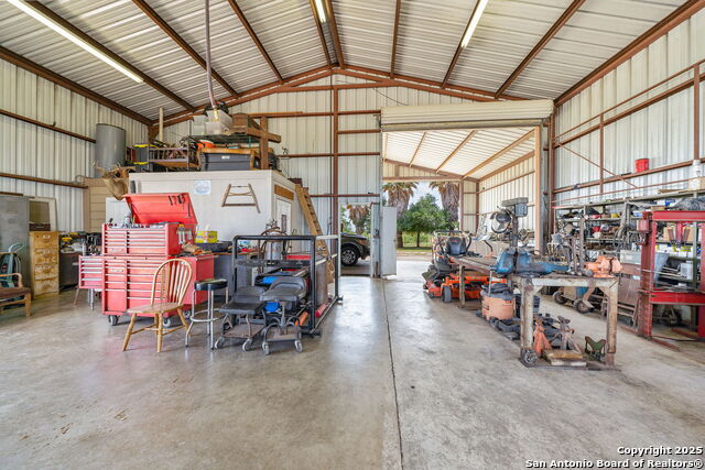 Listing photo id 1 for 1422 Fm 2790