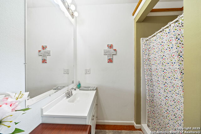 Listing photo id 36 for 1422 Fm 2790
