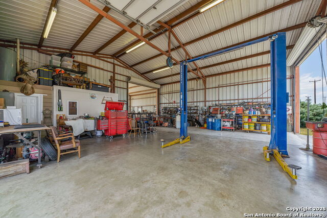 Listing photo id 4 for 1422 Fm 2790