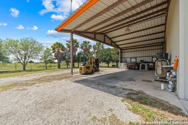 Listing photo id 5 for 1422 Fm 2790