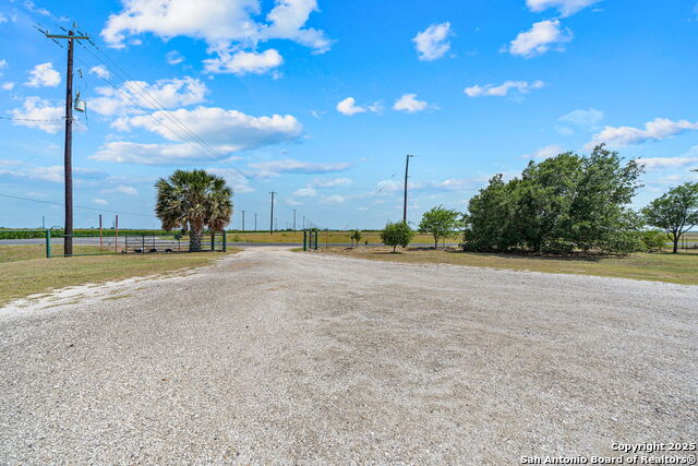 Listing photo id 6 for 1422 Fm 2790