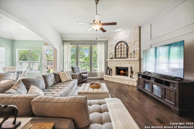 Listing photo id 10 for 1036 Carriage Loop
