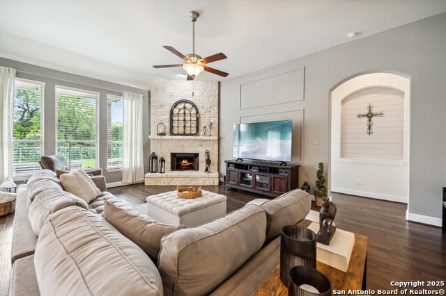 Listing photo id 11 for 1036 Carriage Loop