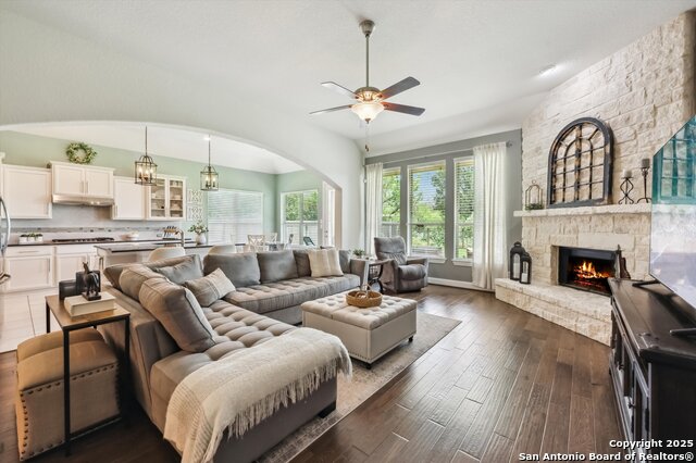 Listing photo id 12 for 1036 Carriage Loop