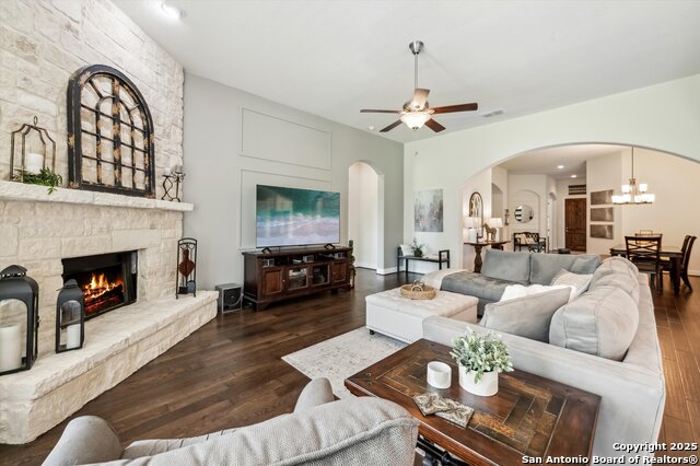 Listing photo id 13 for 1036 Carriage Loop