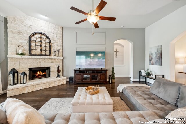 Listing photo id 14 for 1036 Carriage Loop