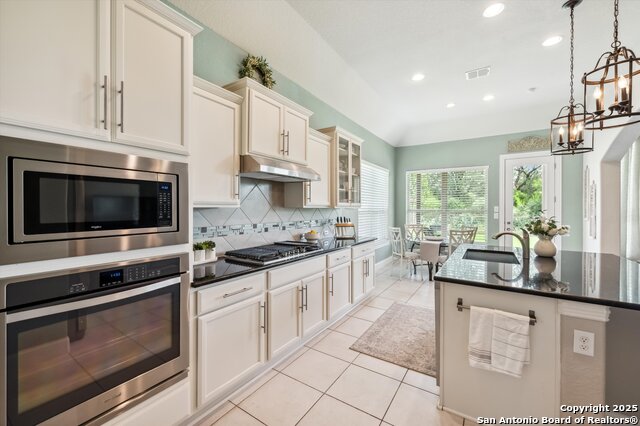 Listing photo id 17 for 1036 Carriage Loop