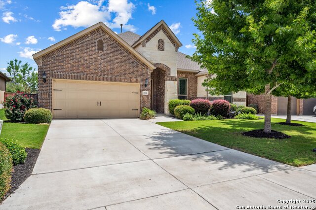Listing photo id 0 for 1036 Carriage Loop
