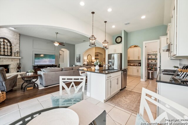 Listing photo id 21 for 1036 Carriage Loop