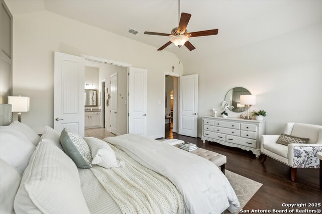 Listing photo id 24 for 1036 Carriage Loop