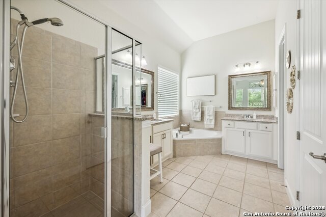 Listing photo id 25 for 1036 Carriage Loop