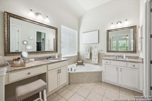 Listing photo id 26 for 1036 Carriage Loop