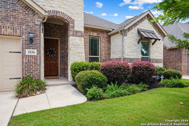 Listing photo id 1 for 1036 Carriage Loop
