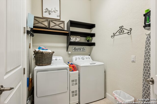 Listing photo id 33 for 1036 Carriage Loop