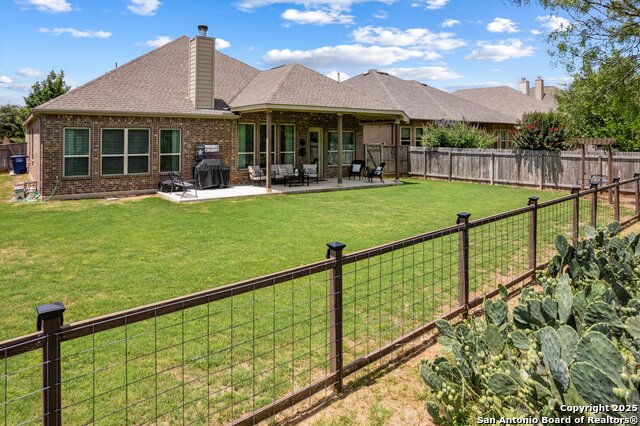 Listing photo id 37 for 1036 Carriage Loop