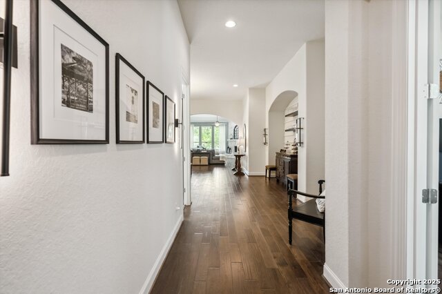 Listing photo id 2 for 1036 Carriage Loop