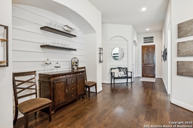 Listing photo id 5 for 1036 Carriage Loop