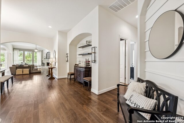 Listing photo id 6 for 1036 Carriage Loop
