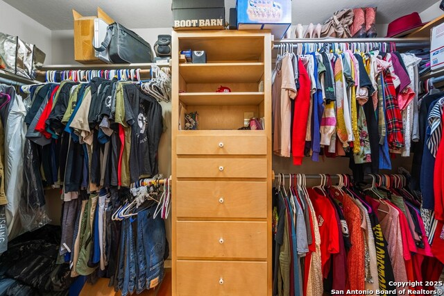 Image 19 of 33 For 818 Bulwer