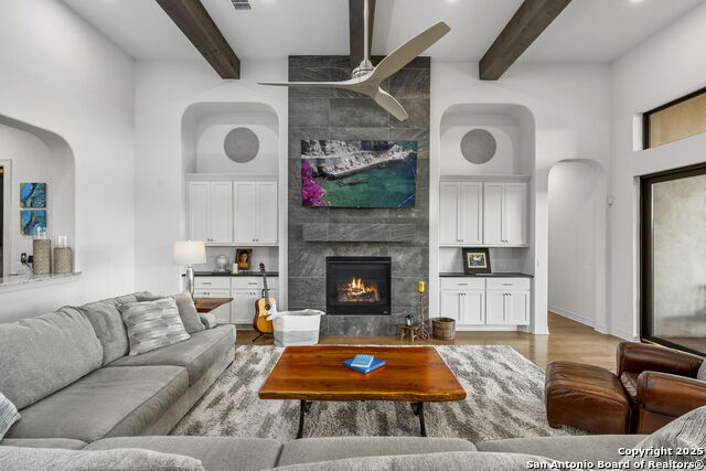 Image 15 of 59 For 75 Mariposa Parkway E