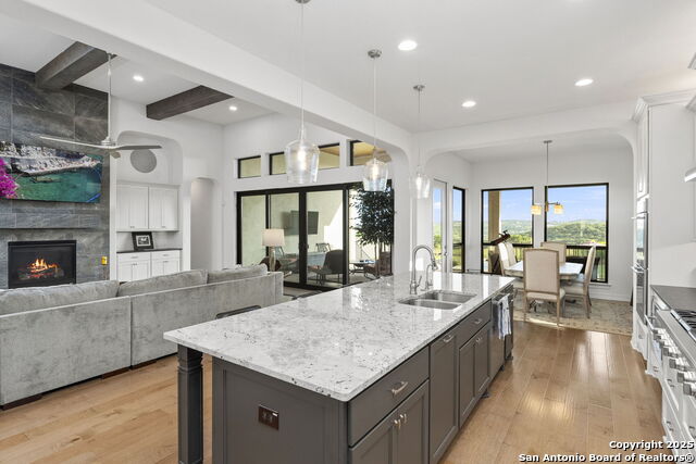 Image 21 of 59 For 75 Mariposa Parkway E