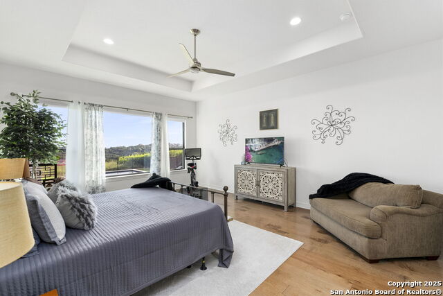 Image 24 of 59 For 75 Mariposa Parkway E