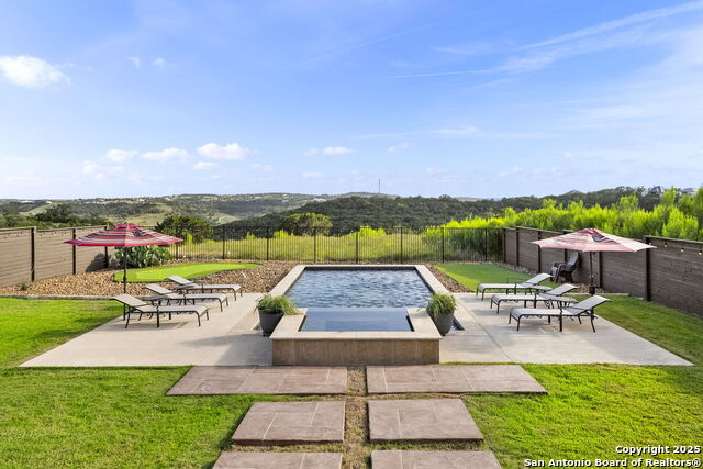 Image 40 of 59 For 75 Mariposa Parkway E