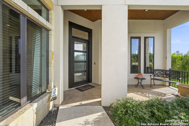 Image 8 of 59 For 75 Mariposa Parkway E