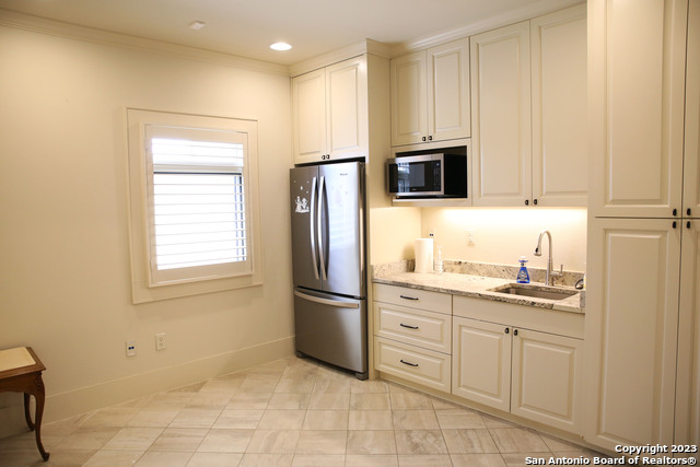 Listing photo id 8 for 229 Main St N