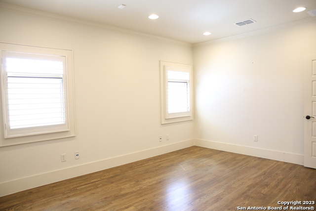 Listing photo id 10 for 229 Main St N