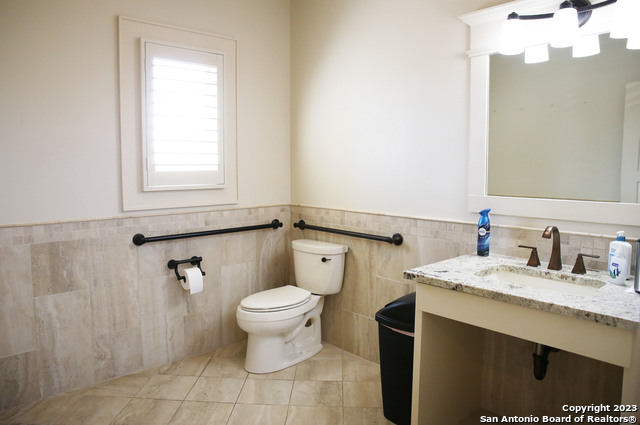 Listing photo id 12 for 229 Main St N